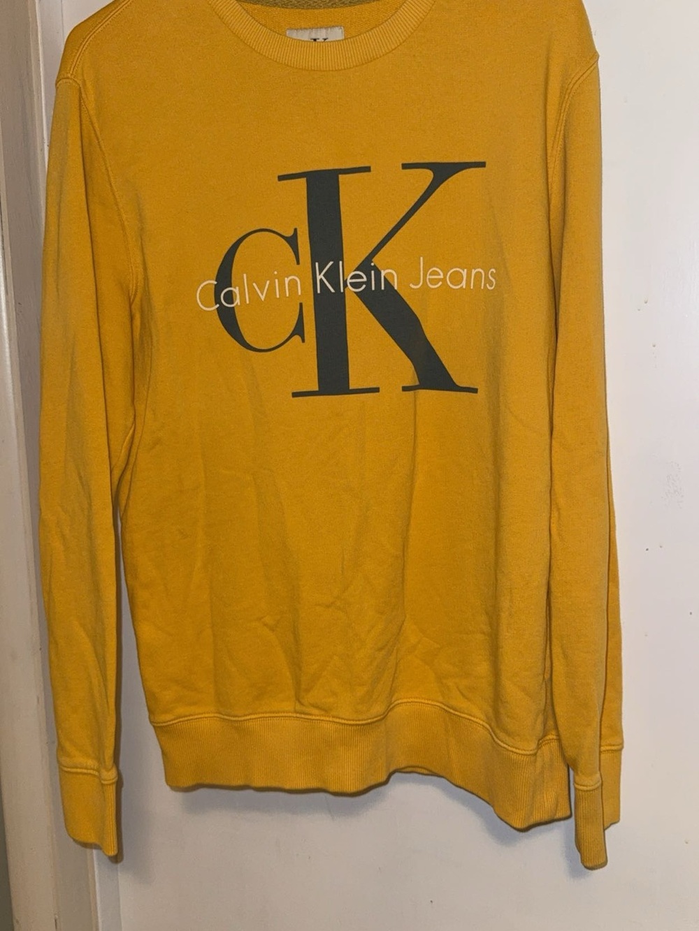 Calvin Klein Jeans Men’s Medium Mustard Yellow CK Logo Crewneck - Picture 2 of 3